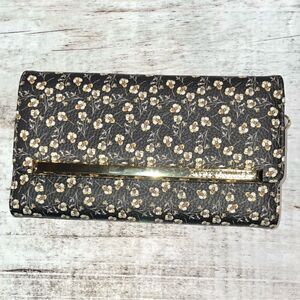 Steven Madden Floral Logobar Triofold Womens Wallet
